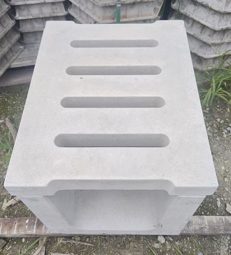 水泥雨水篦子圖片，水泥雨水篦子高清圖片，水泥雨水篦子成品圖片，水泥雨水口立篦子圖片，四孔水泥雨水篦子圖片